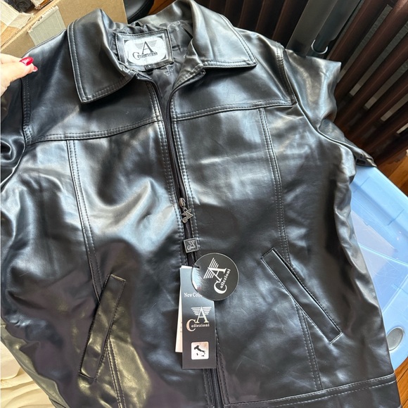 Black Lightweight Leather Jacket with Full-Length Zipper and Classic Design - Picture 6 of 12